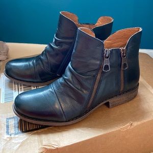 Brand new Miz Mooz boots Logic in ocean